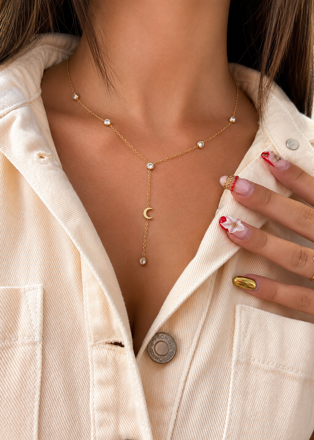 Collier en Y lune et cristaux en acier inoxydable doré porté