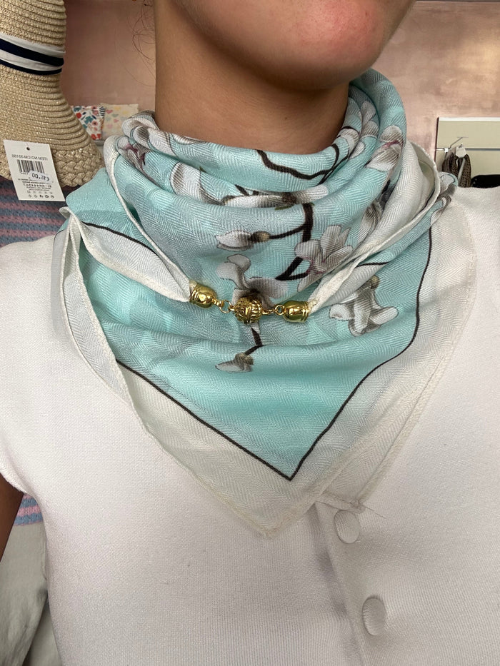 Foulard Aimant Magnétique – Touche Chic & Pratique