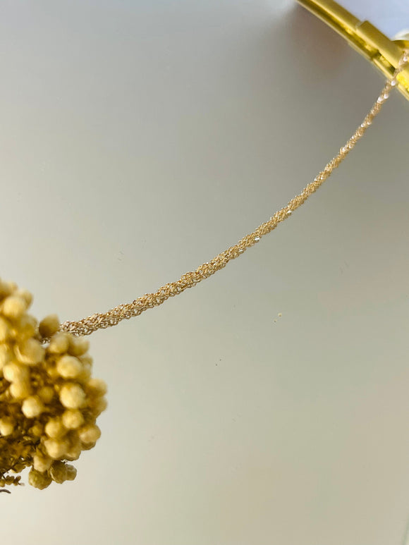 Chaîne en plaqué or- torsadée diamantée