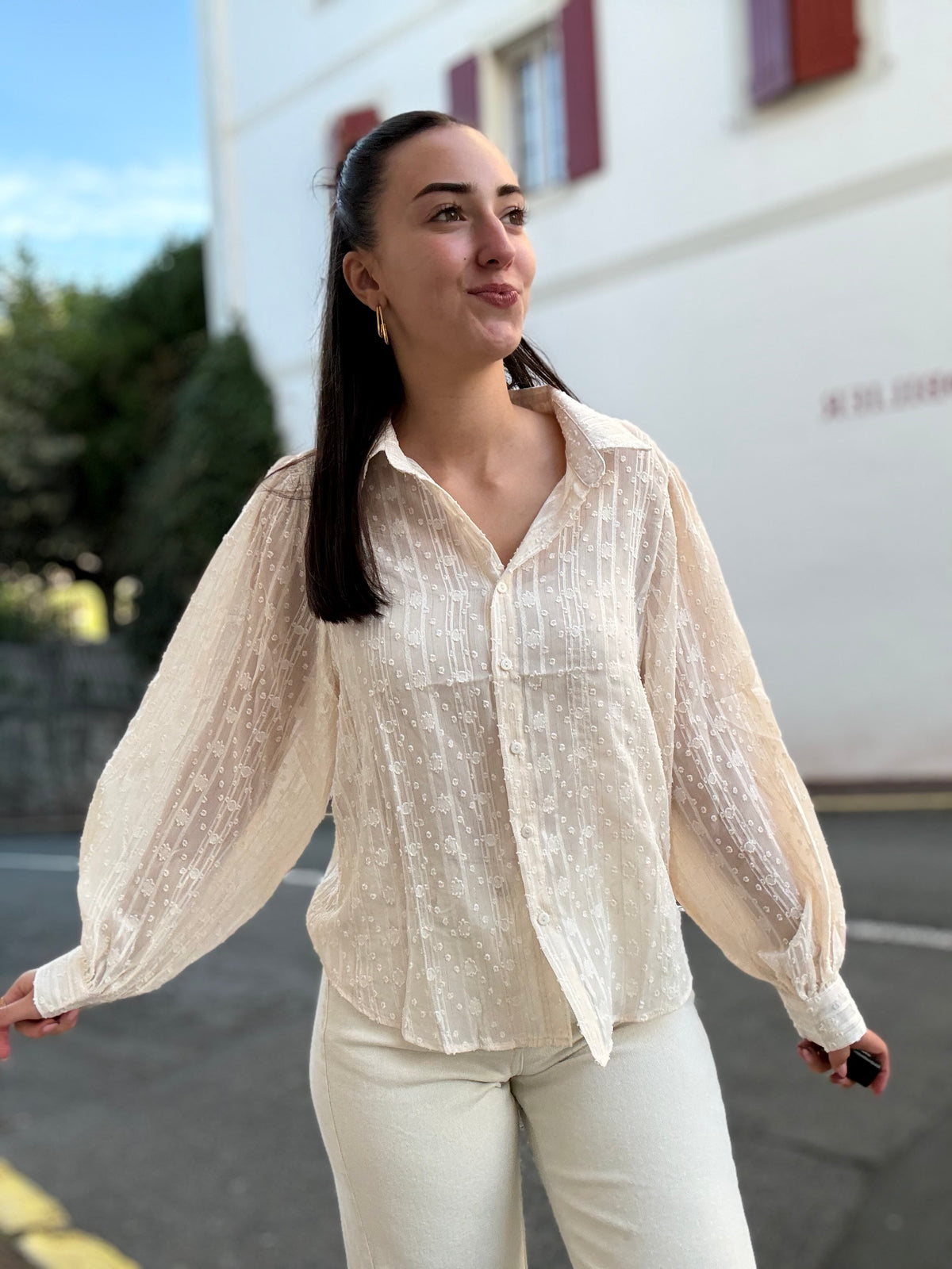 Blouse chemise brodée détails dorés femme
