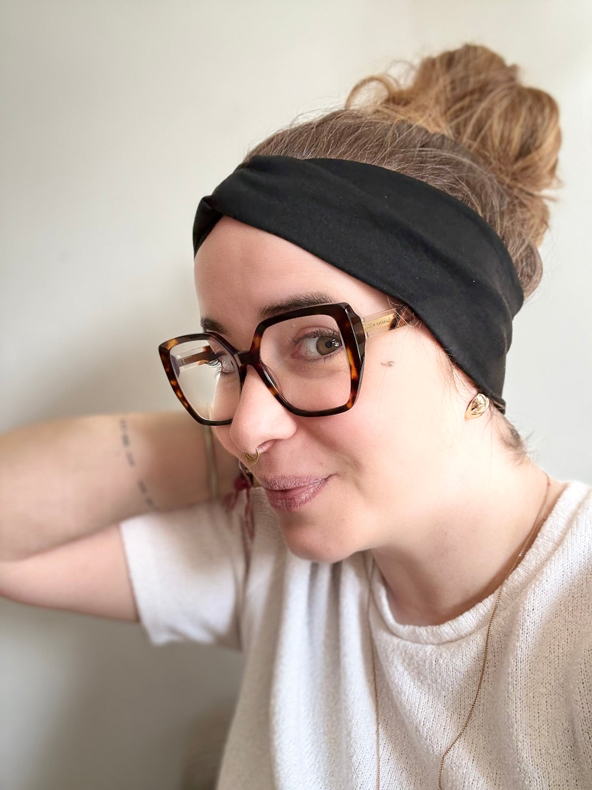 ✨ Bandeau cheveux noué – L’allié des matins pressés