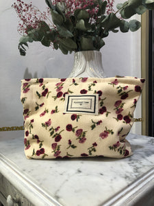 Trousse de toilette avec des roses