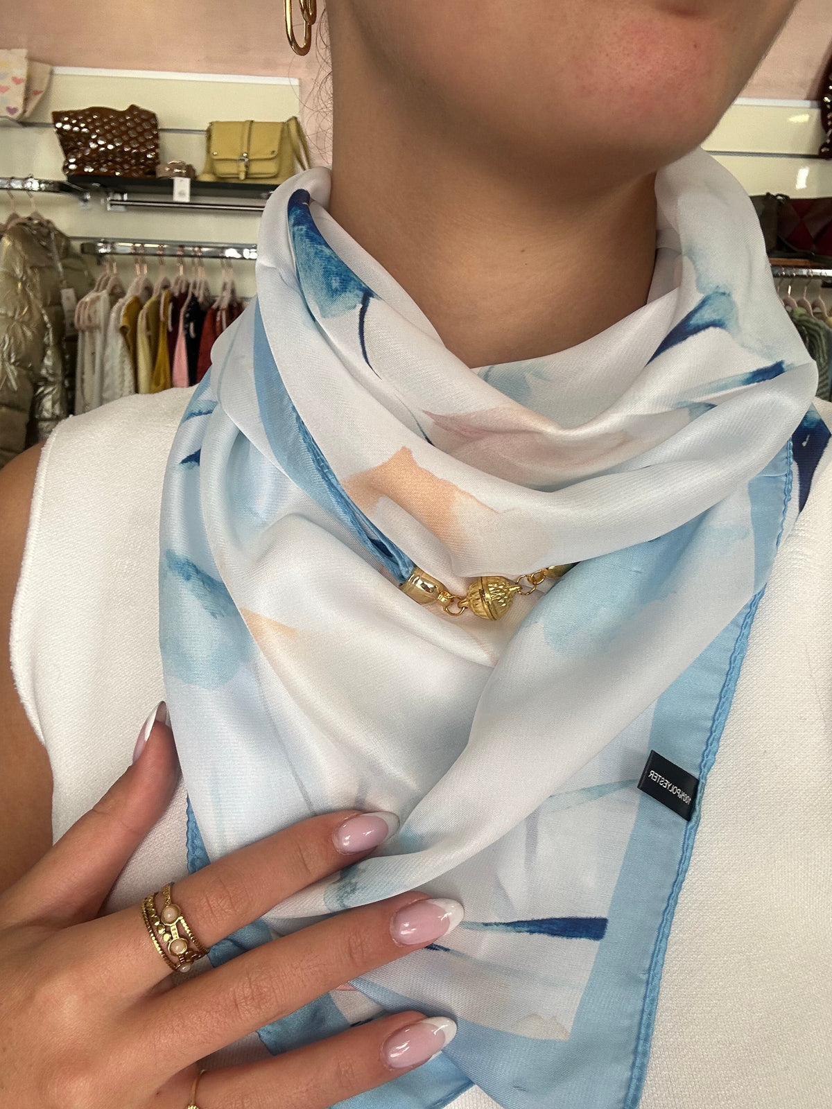 Foulard Aimant Magnétique – Touche Chic & Pratique