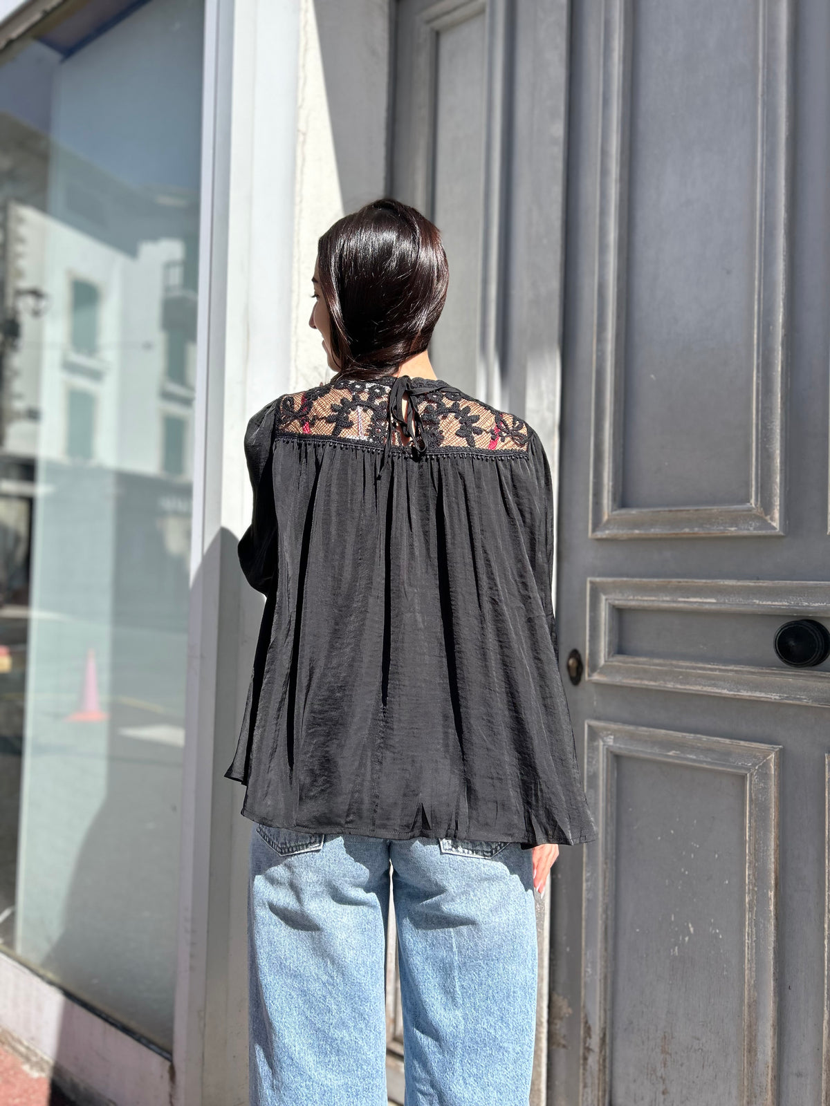 Blouse Fluide Plastron Dentelle – Femme