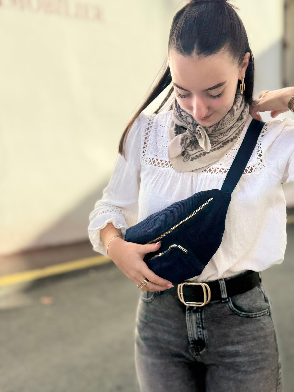 Sac banane femme effet velours – Marine, noir et camel