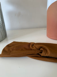 ✨ Bandeau cheveux noué – L’allié des matins pressés
