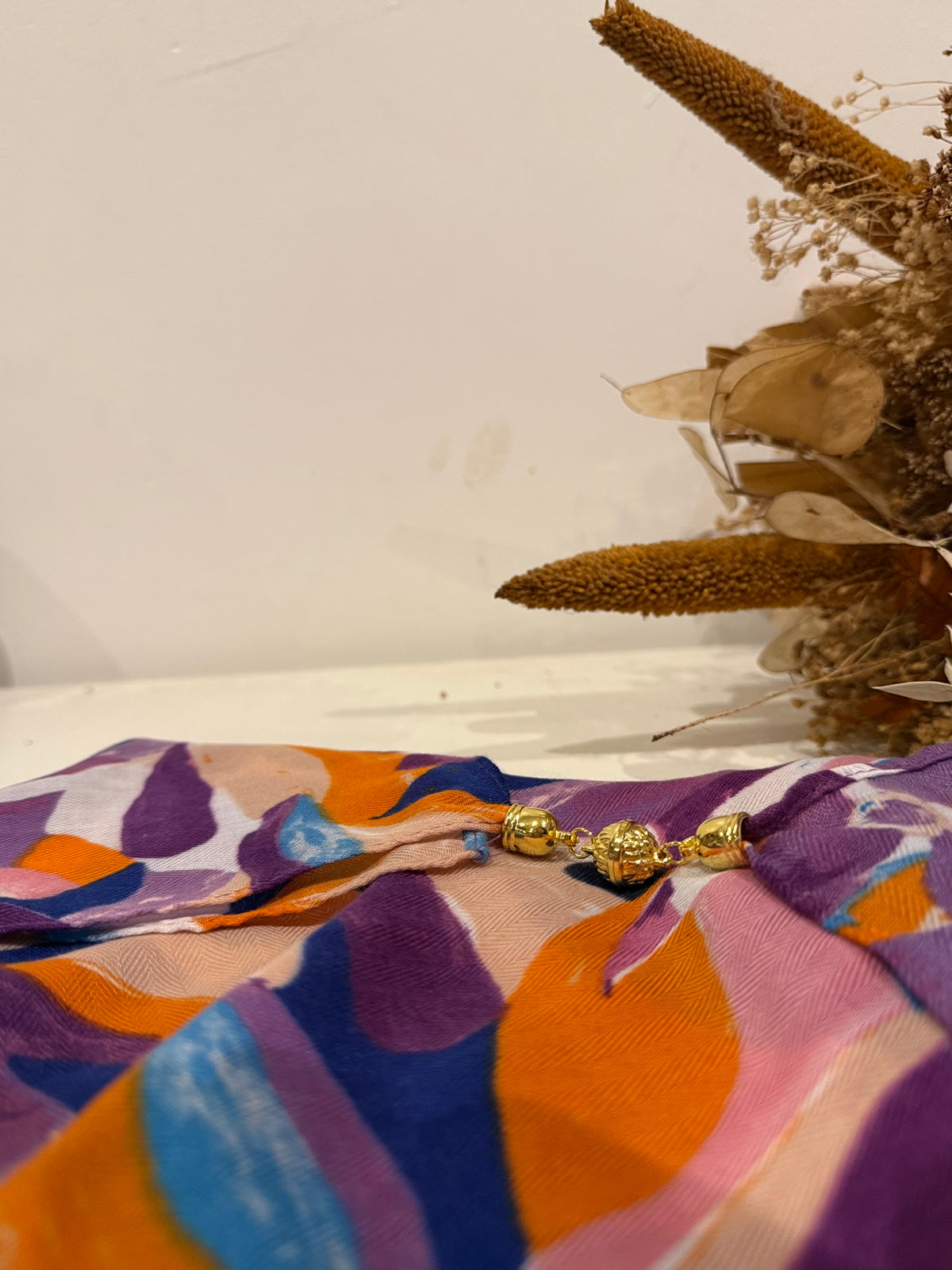 ✨ Foulard carré à aimant – L’élégance facile au quotidien