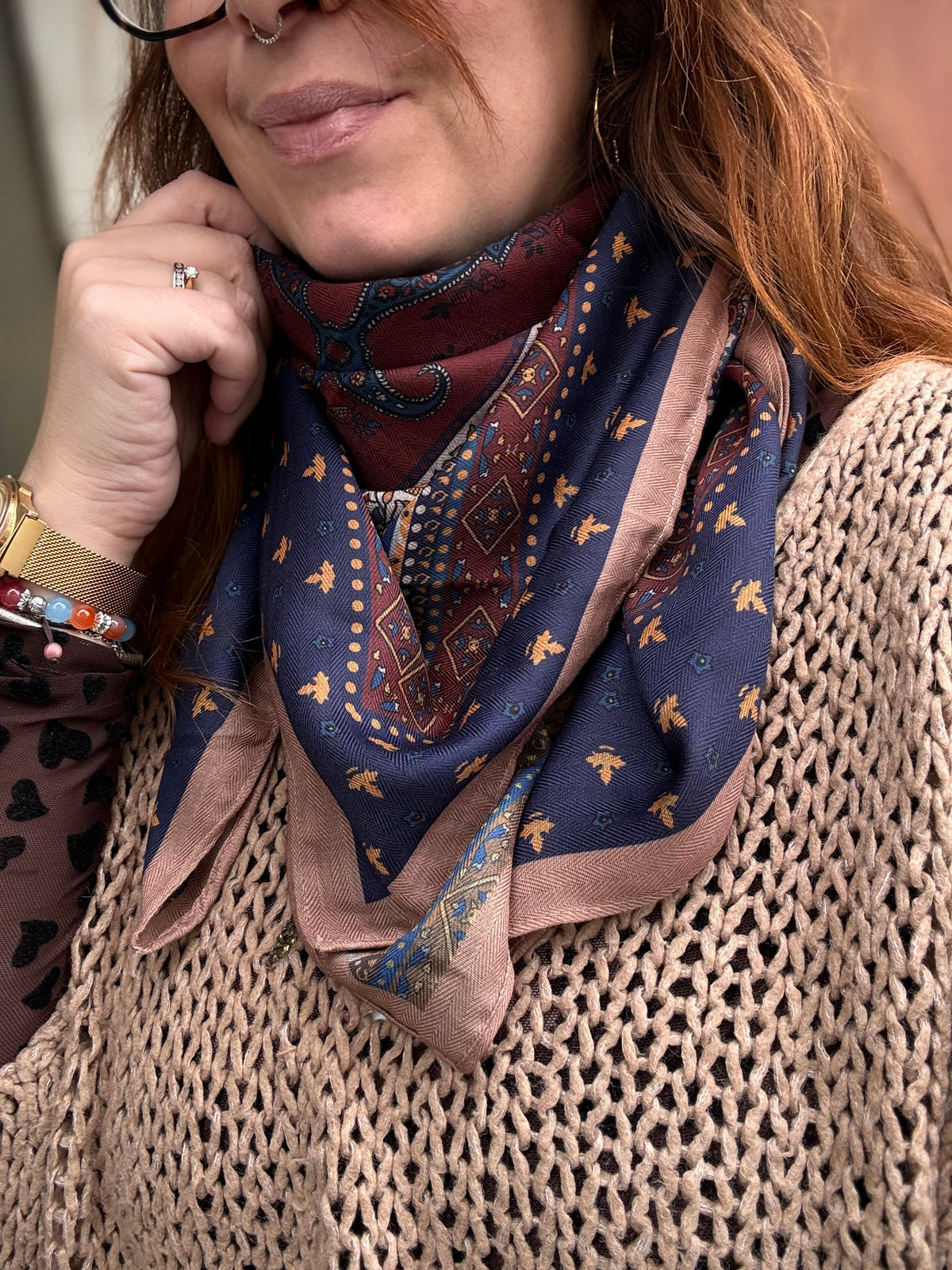 Foulard carré femme imprimé en viscose – 85 × 85 cm