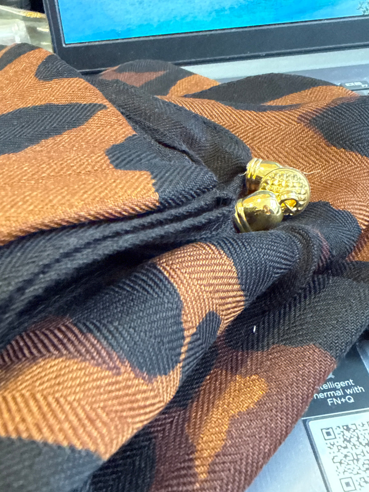 Foulard Carré Magnétique - Notre Bestseller