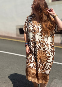 Robe arabesques kaki camel - vue de face
