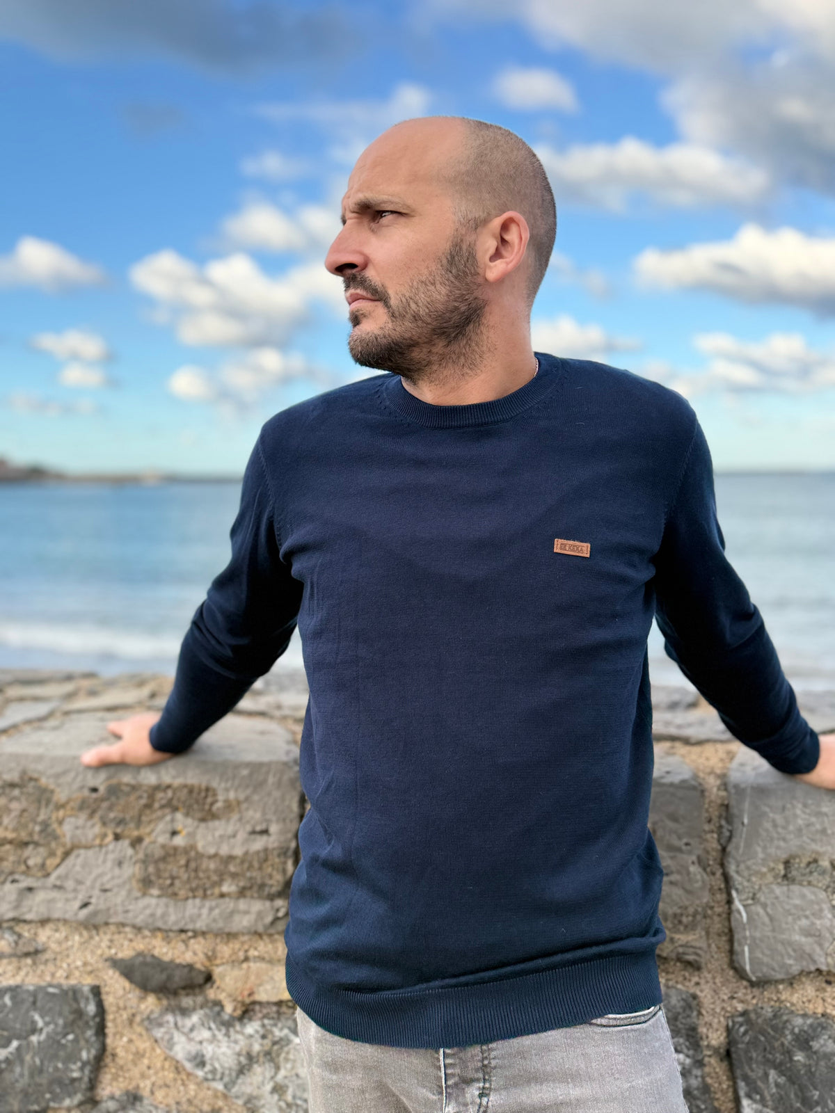 Pull homme en maille légère Ez Kexa à col rond – Washed navy blue