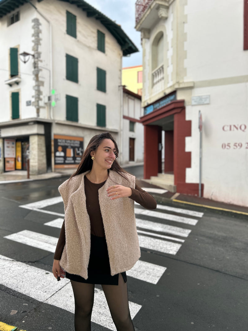 🤍 Gilet sans manches en maille bouclée "Livia" – Beige Crème