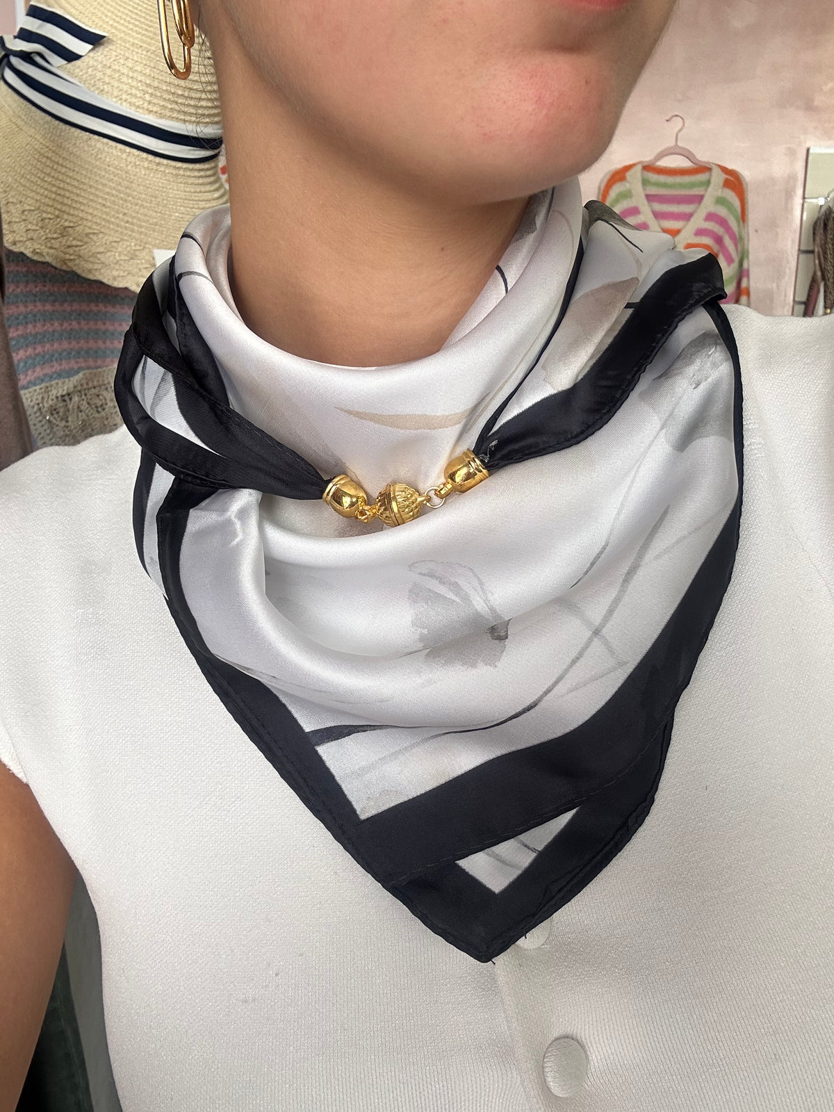 Foulard Aimant Magnétique – Touche Chic & Pratique