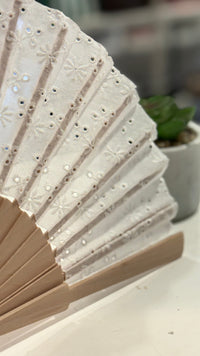 Éventail en bois dentelle anglaise