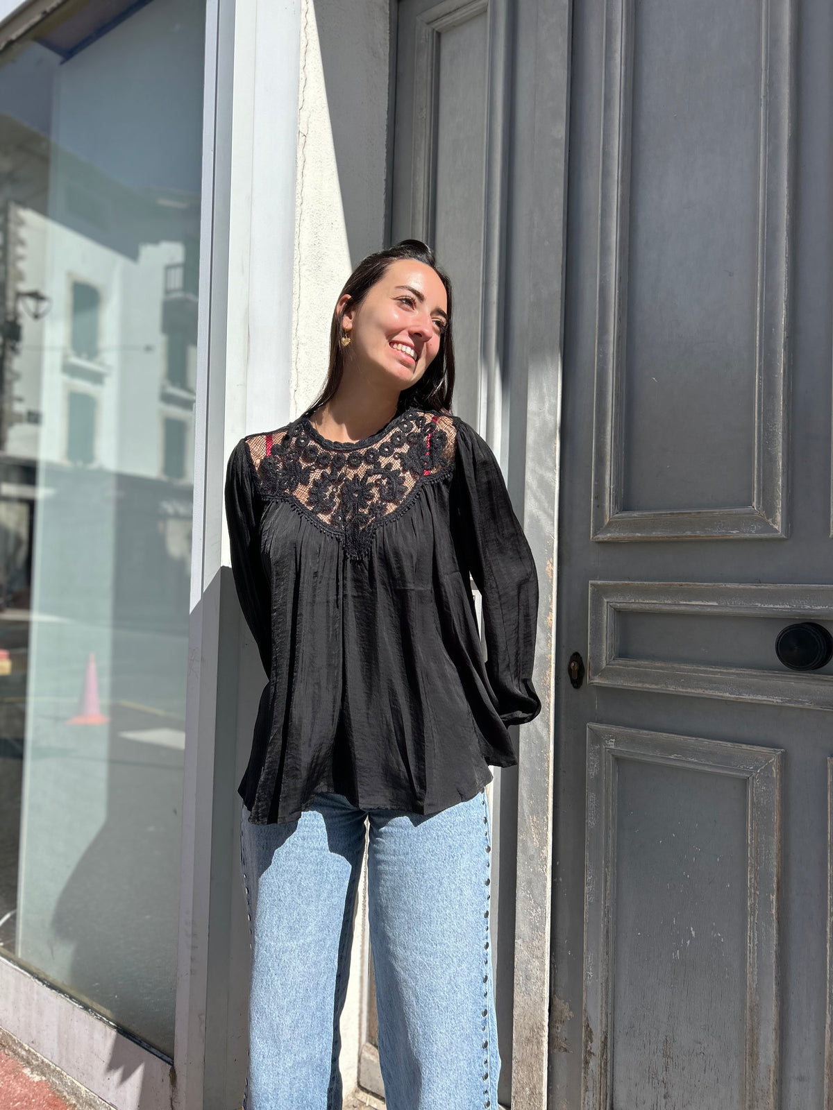 Blouse Fluide Plastron Dentelle – Femme