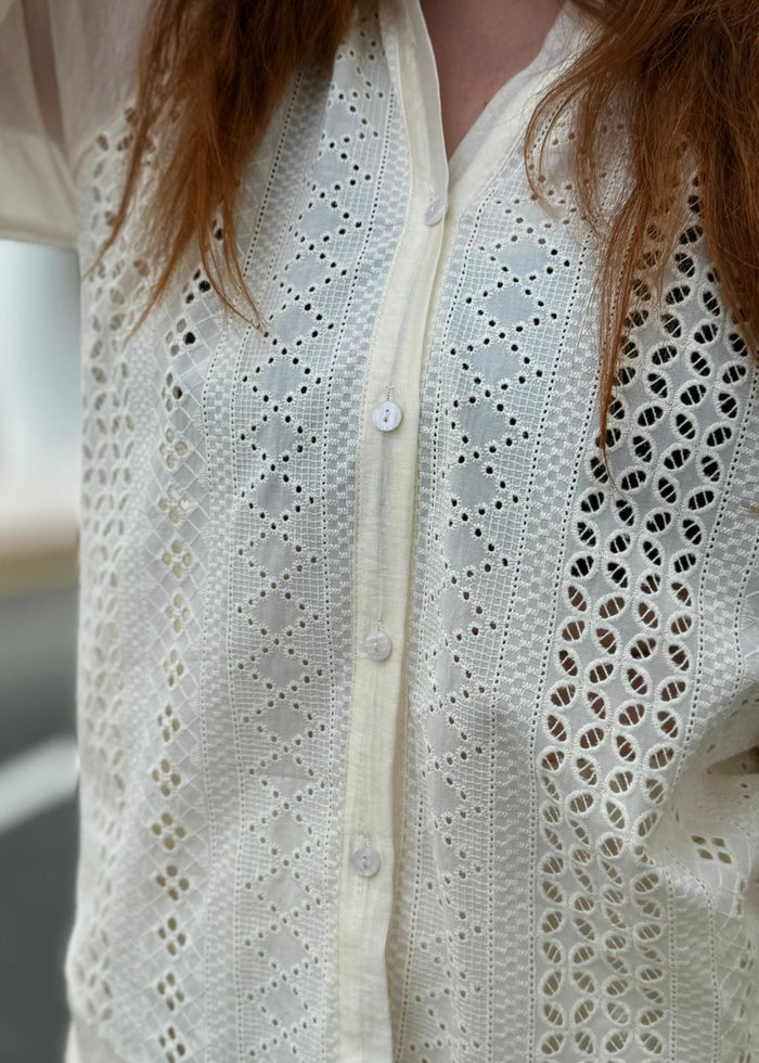 Blouse brodée tendance femme 