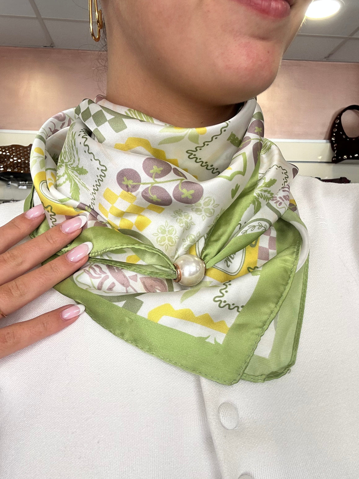 Foulard Aimant Magnétique – Touche Chic & Pratique
