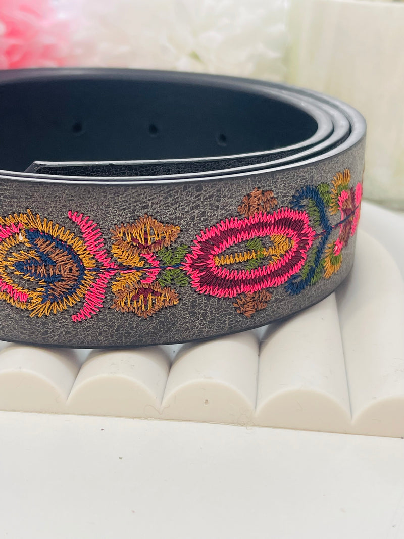 Ceinture brodée -fleur- grise