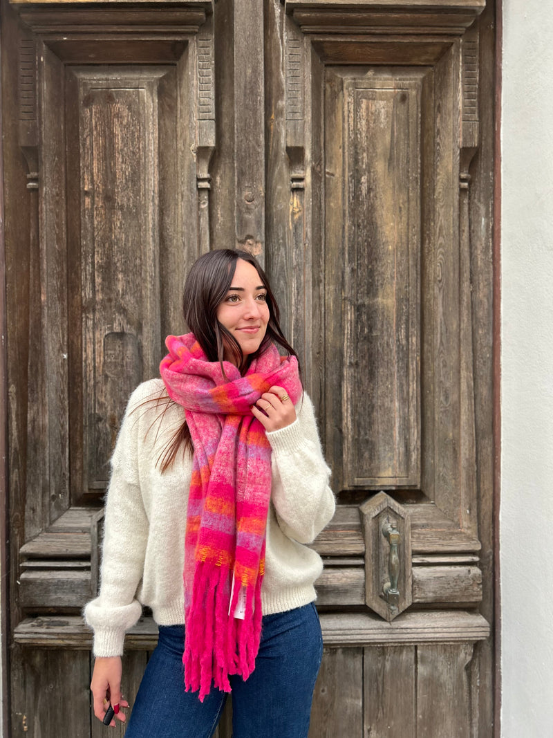 🌸 Écharpe Rayée Fushia – Pour celles qui n’ont pas peur de la couleur
