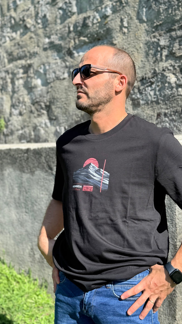 T-shirt EZ KEXA “Gorbeia” – Montagne basque iconique – Coton bio – 4 coloris