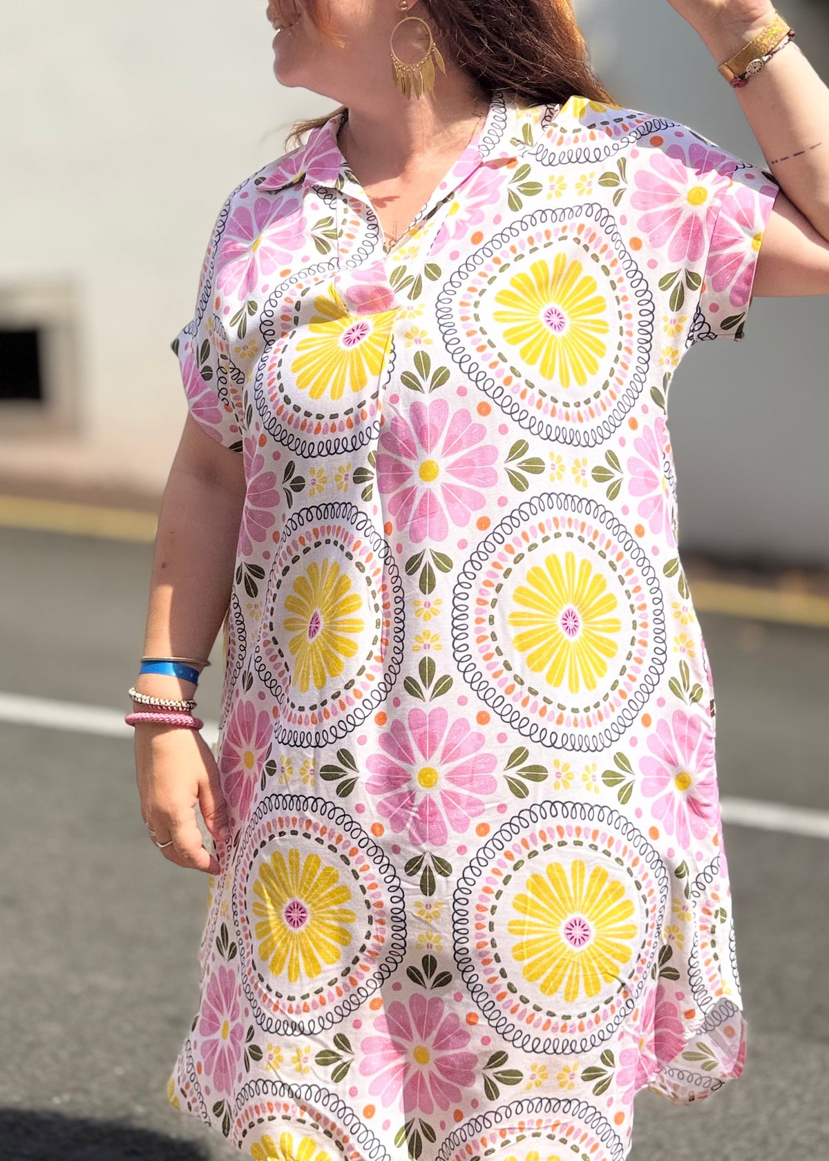 Robe imprimée fleurie rose et jaune – vue de face
