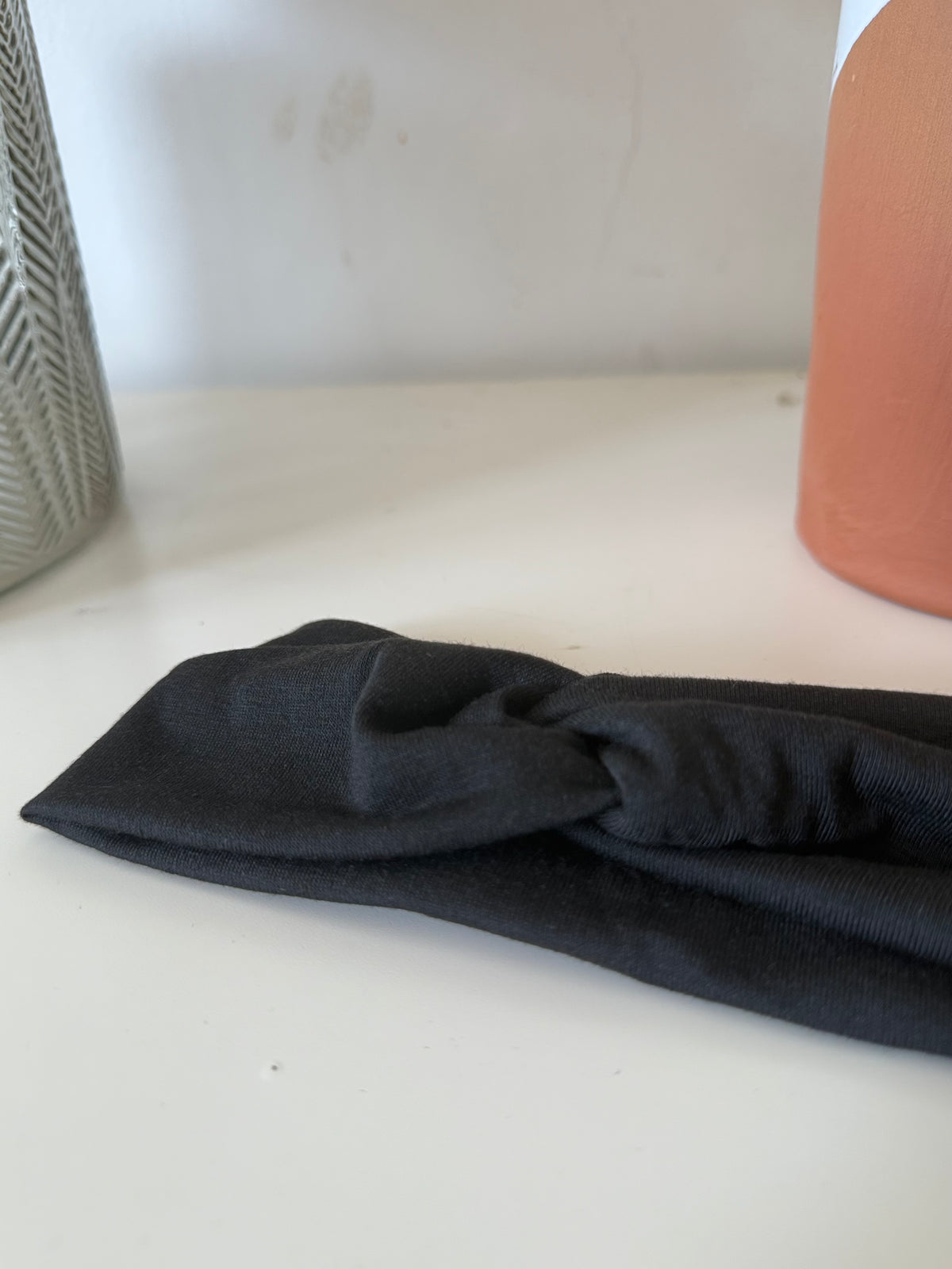 ✨ Bandeau cheveux noué – L’allié des matins pressés