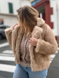 🧸 la fausse fourrure taupe canon – look chic & cosy