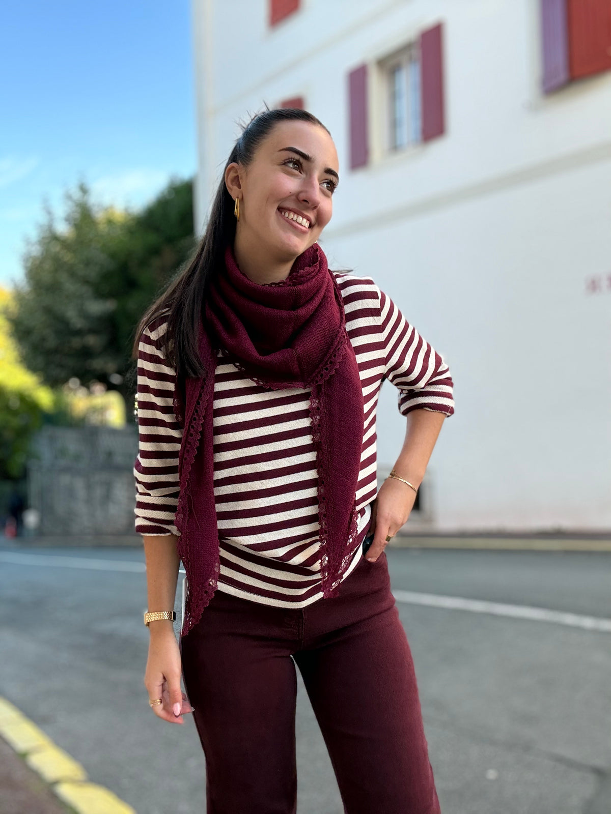 Écharpe femme en viscose avec bordure ajourée