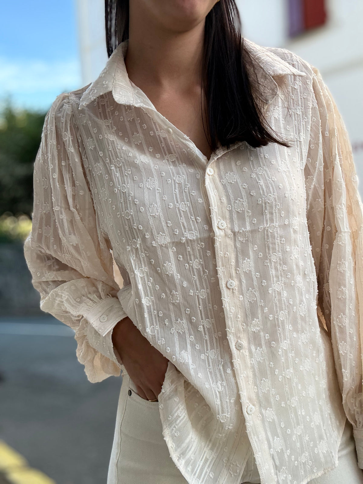 Blouse chemise brodée détails dorés femme