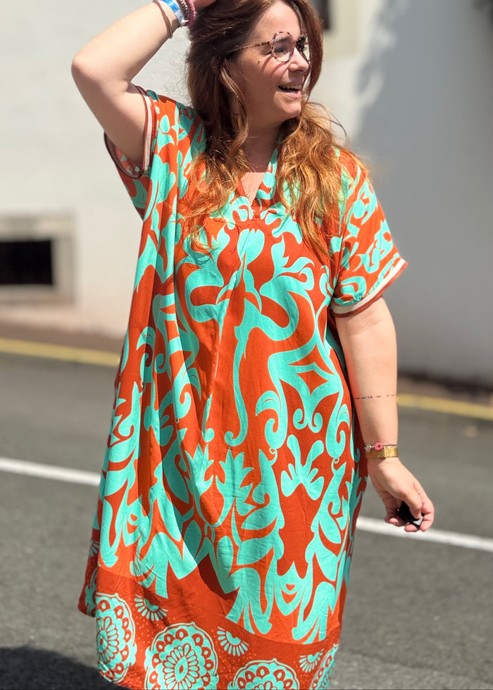 Robe arabesques orange turquoise - vue de côté