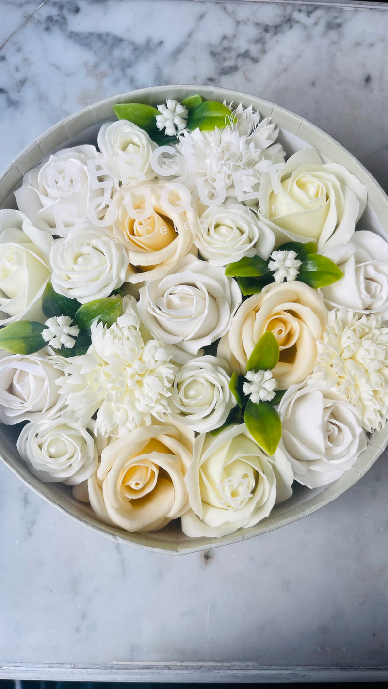 Coffret fleurs savons- blanc