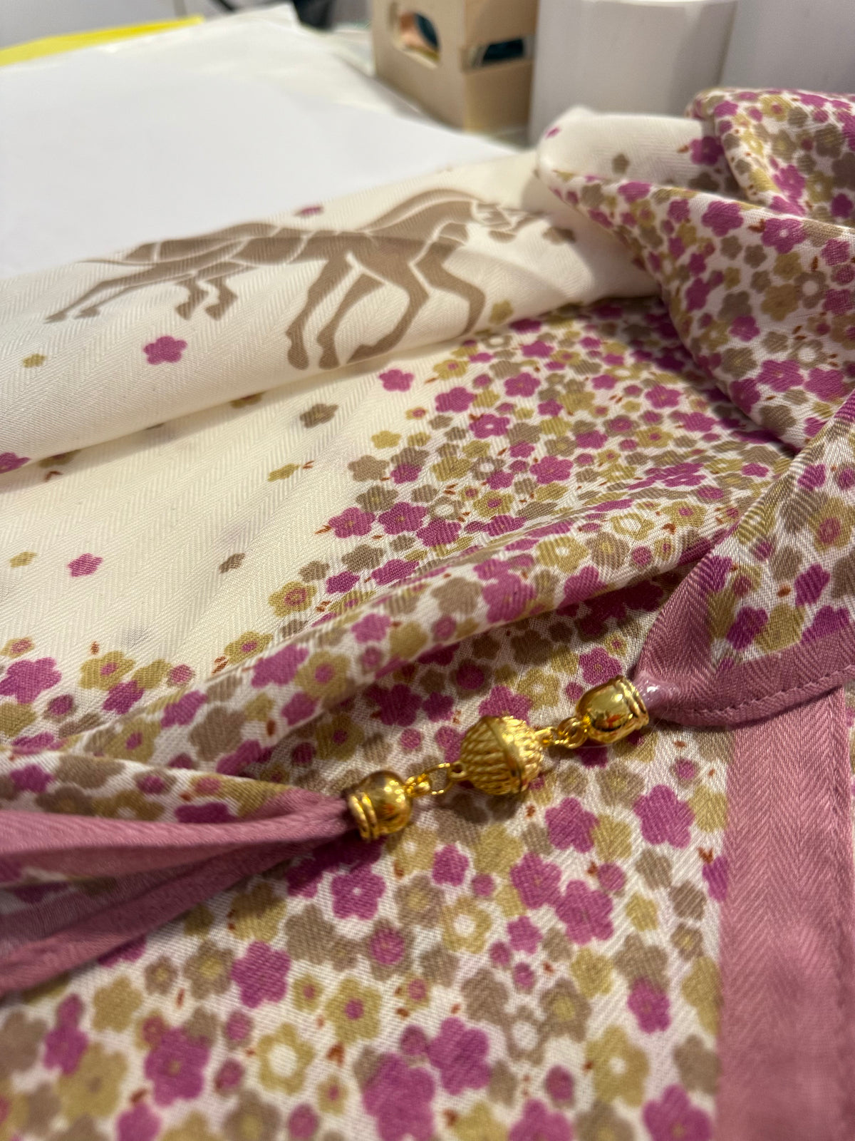 Foulard Carré Magnétique - Notre Bestseller
