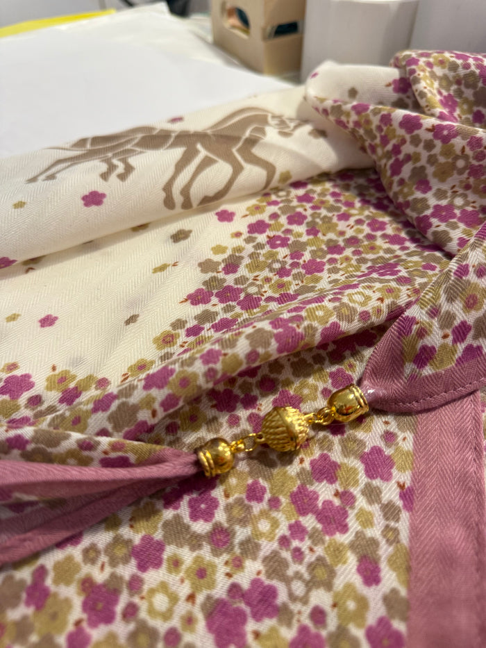 Foulard Carré Magnétique - Notre Bestseller