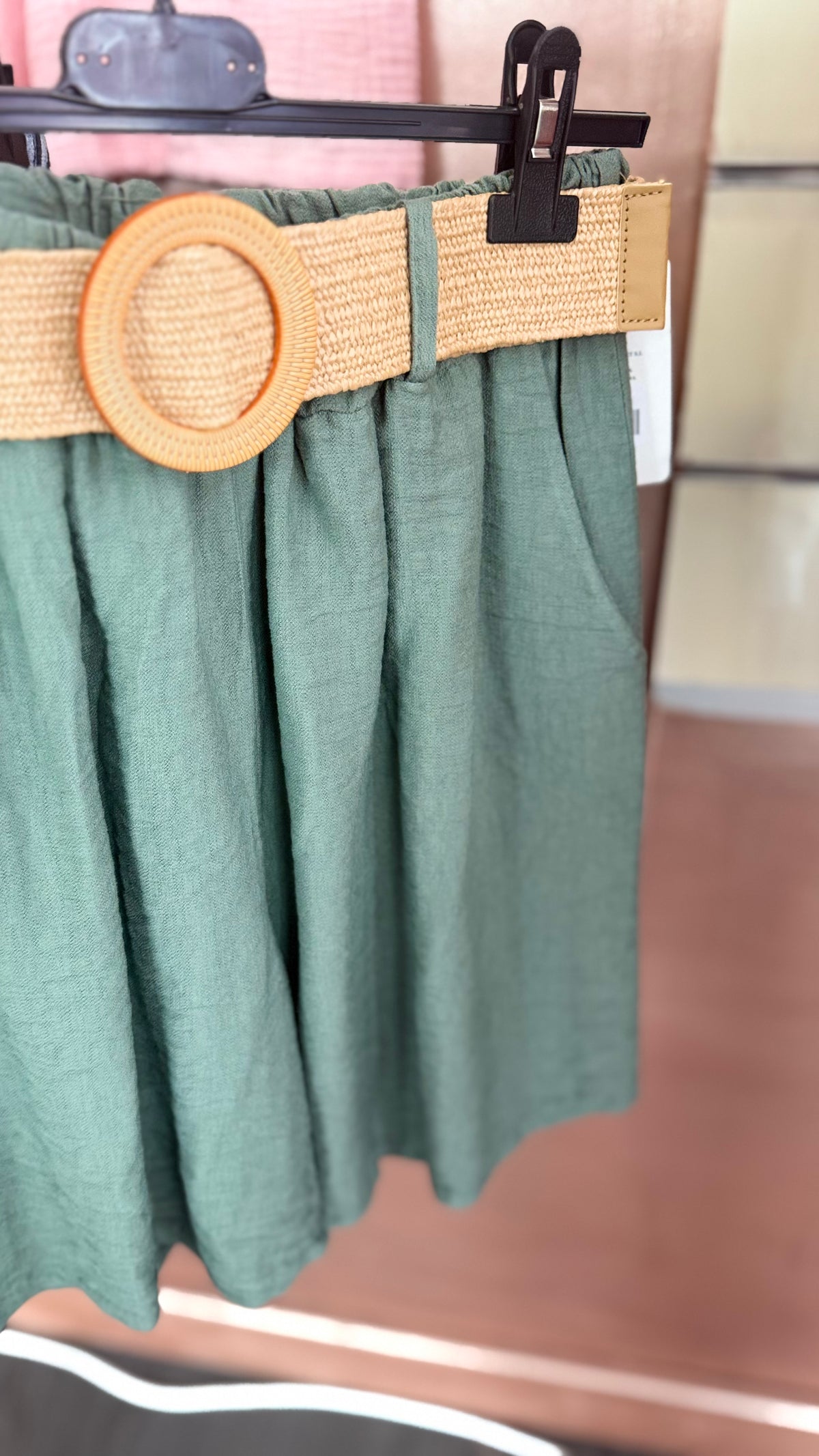 Short - effet lin - avec ceinture - plusieurs couleurs