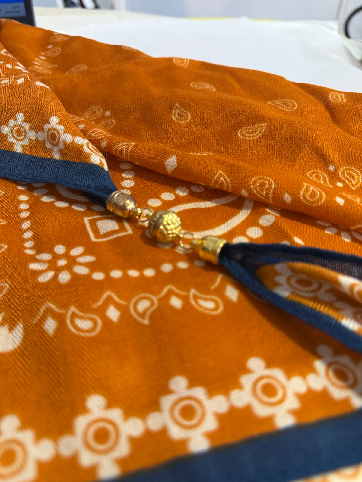 Foulard Carré Magnétique - Notre Bestseller