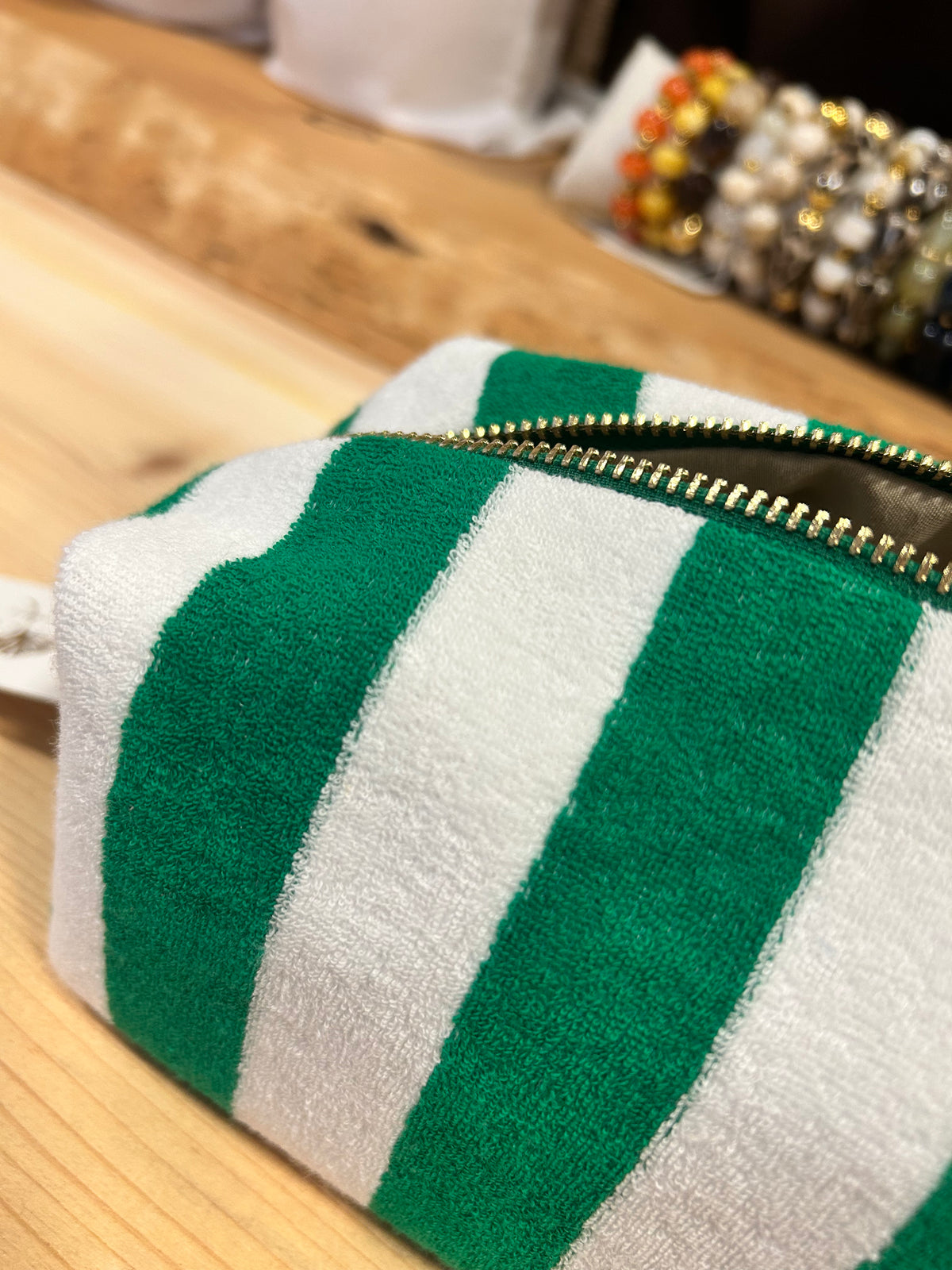 ☀️ Trousse rayée en matière éponge – Le crush de l’été