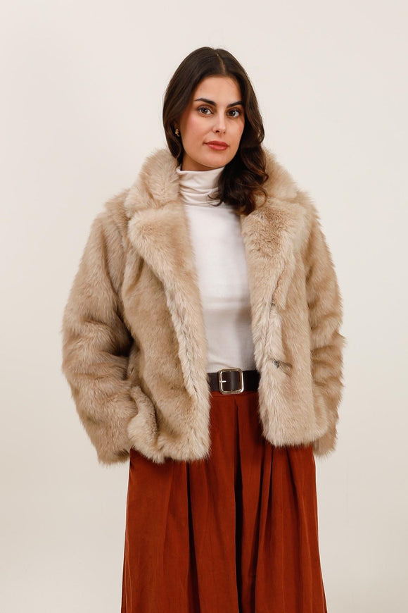 🧸 la fausse fourrure taupe canon – look chic & cosy