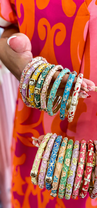Bracelet Jonc Émaillé Fleuri – Ouverture Clipsée