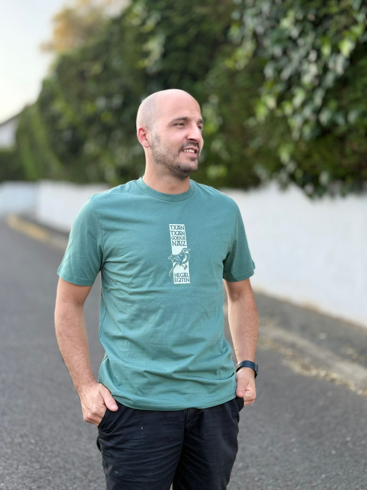 T-shirt TXANTXAN EZ KEXA Vert olive – Coton Bio Ultra Doux | Marque Basque de Sare
