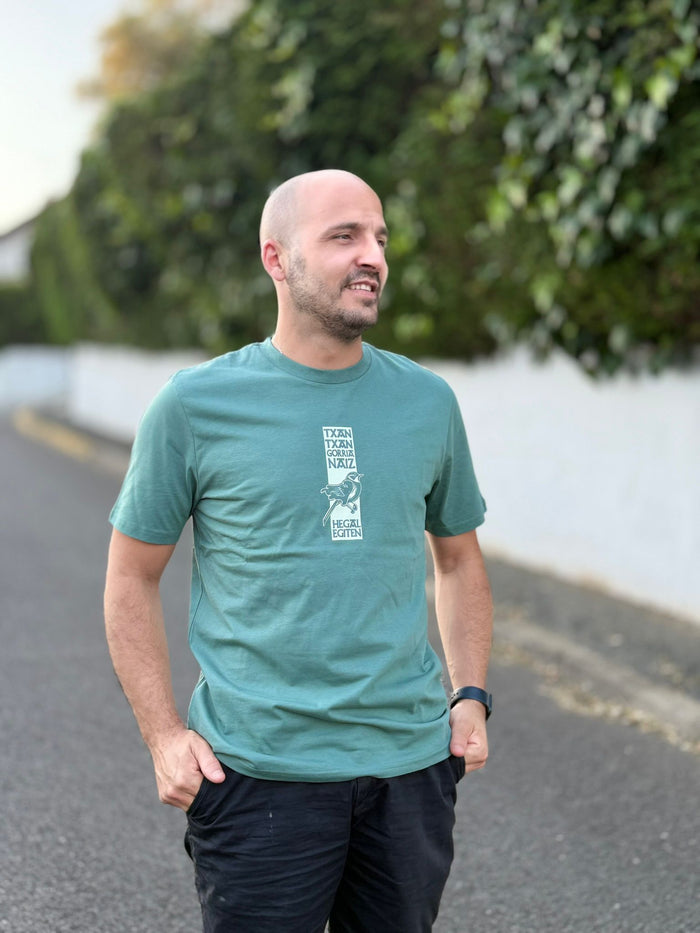 T-shirt TXANTXAN EZ KEXA Vert olive – Coton Bio Ultra Doux | Marque Basque de Sare