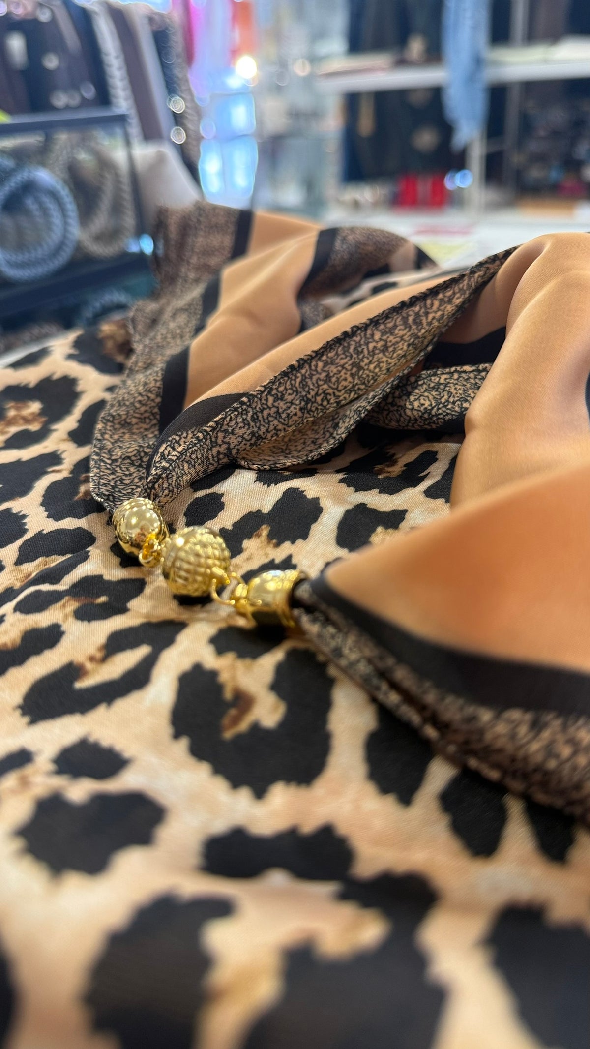 Foulard Carré Magnétique - Notre Bestseller