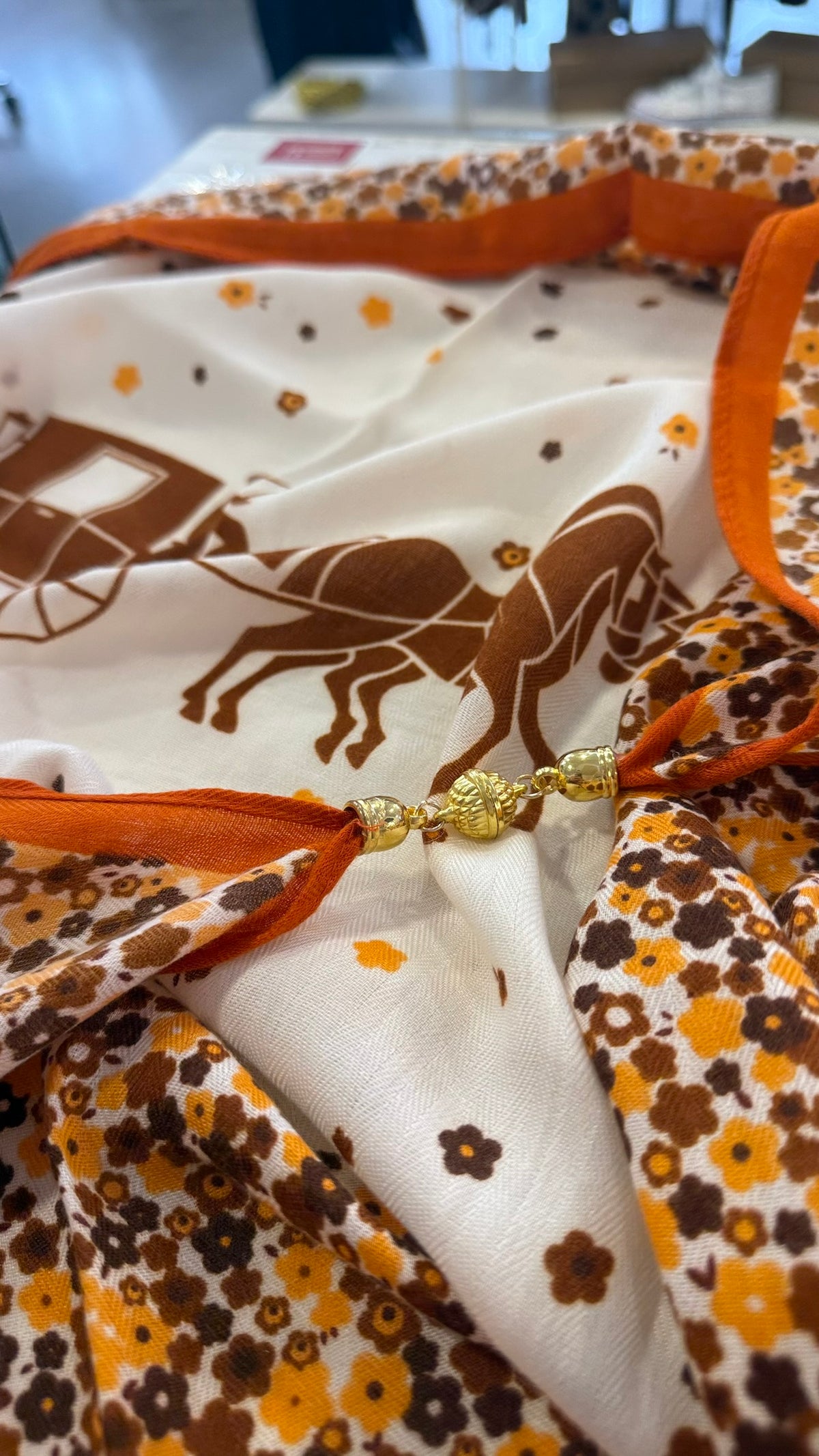 Foulard Carré Magnétique - Notre Bestseller