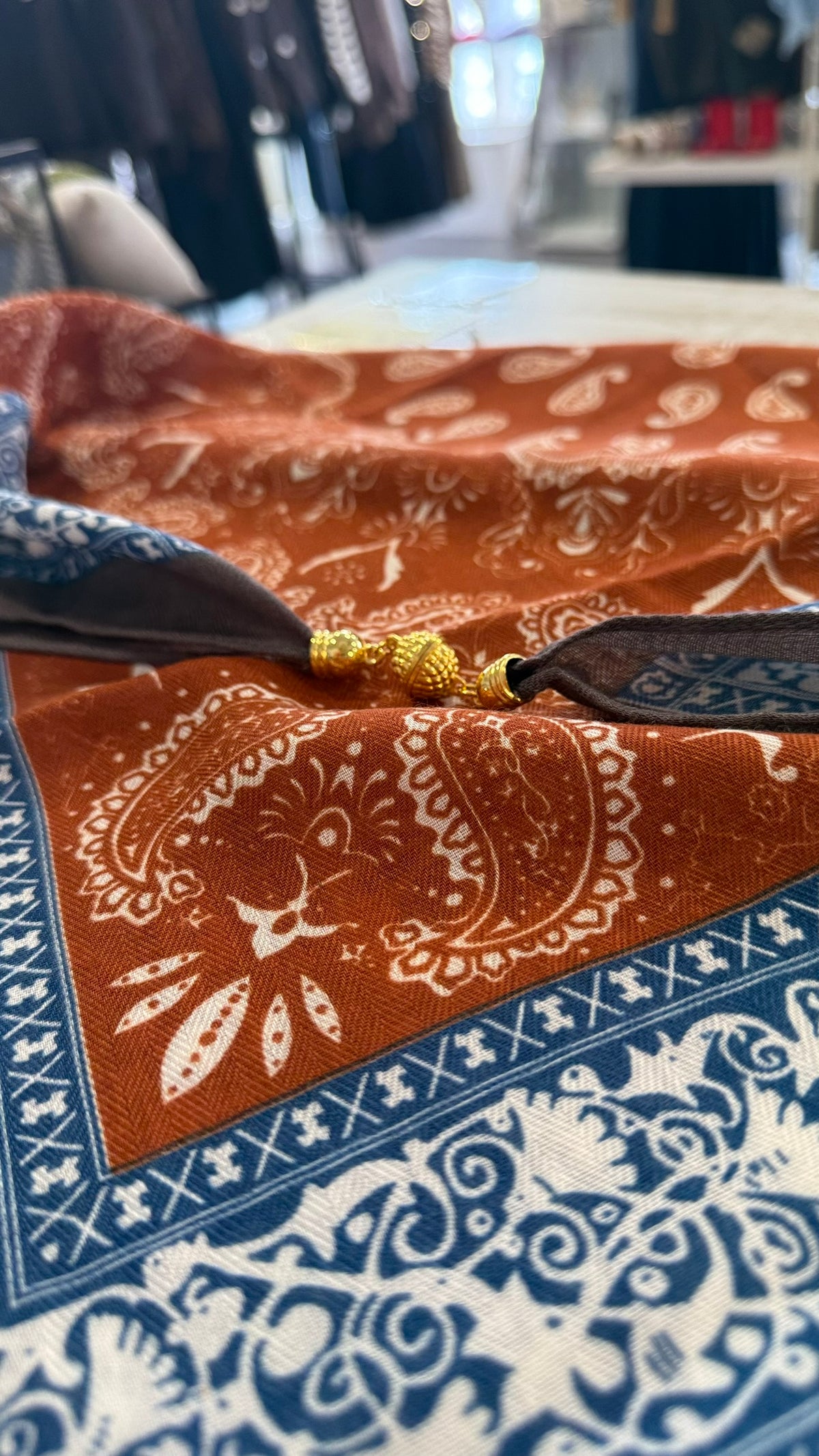 Foulard Carré Magnétique - Notre Bestseller