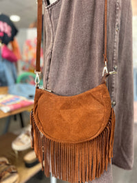 Sac Bandoulière Effet Daim à Franges – Camel