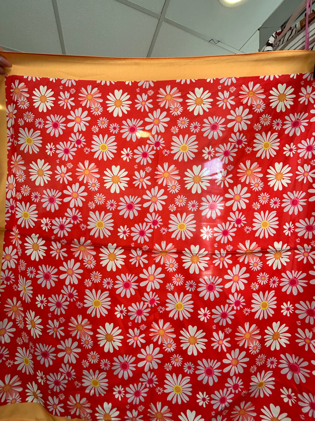 Foulard satiné imprimé patchwork vacances motifs été fond saumon - Modadom