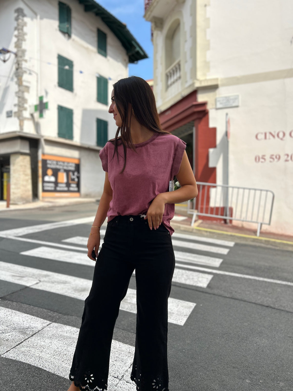 Jean Noir Brodé Femme | Détails Ajourés | Tailles S au L | Modadom