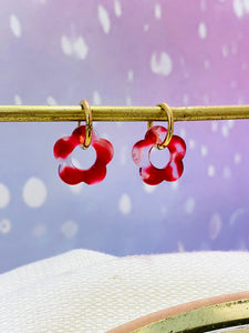 Mini Créoles Acier Inoxydable avec Fleur en Résine - Un Must-Have ! 🌸
Découvre nos mini créoles ultra légères et tendances, parfaites pour ajouter une touche de fraîcheur et de couleur à tous tes looks ! ✨ Disponibles avec des fleurs en résine dans une gamme de couleurs vives et pétillantes, ces créoles en acier inoxydable sont parfaites pour te donner un style moderne et lumineux. Que ce soit pour un look décontracté ou plus habillé, elles sont idéales pour toutes les occasions. Légères, pratiques et styl