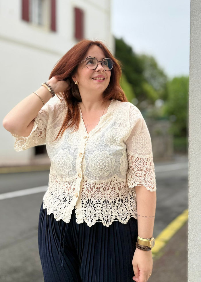 Tee shirt beige brodée tendance 2026
