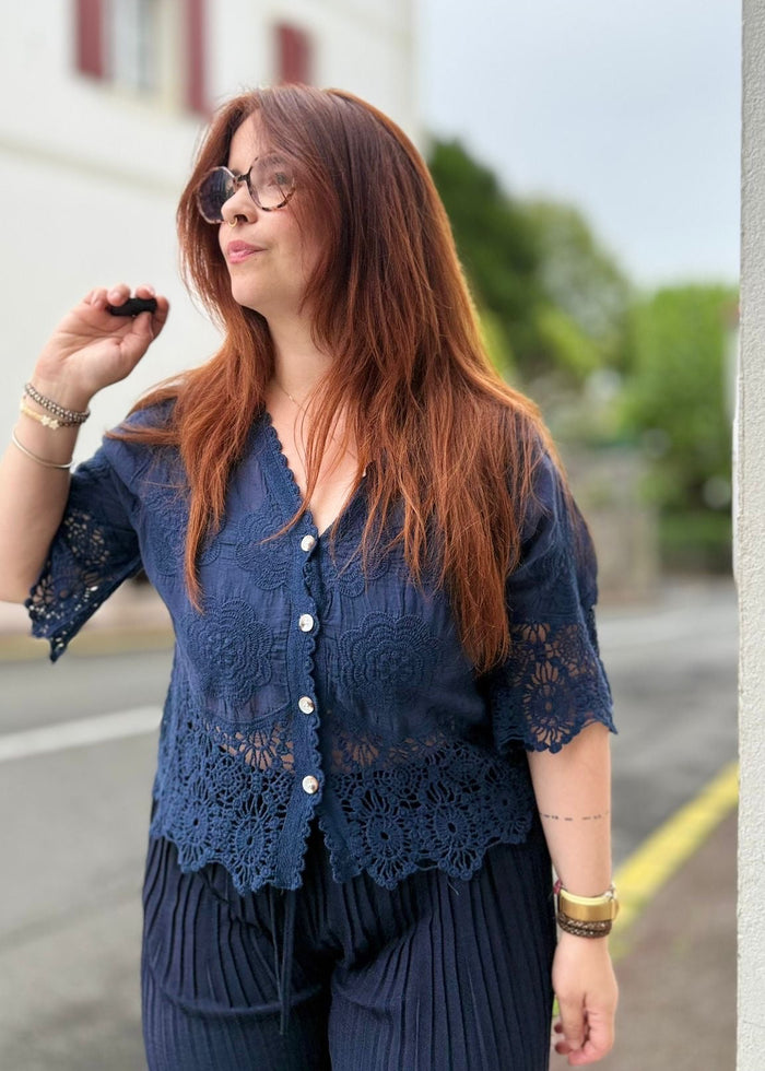 Tee shirt bleu brodée tendance 2026