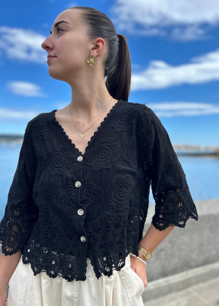 Tee shirt brodé noir tendance 